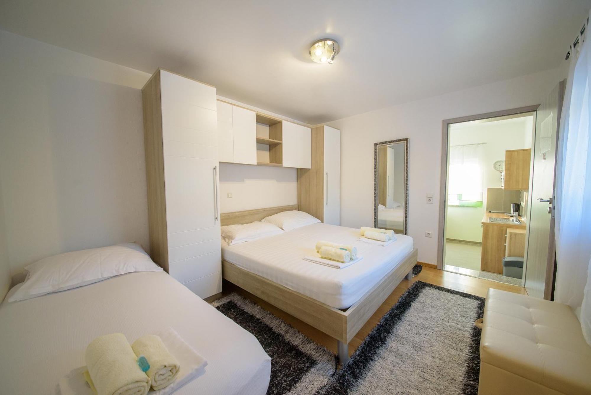 Jeli Apartments Стариград-Пакленица Стая снимка